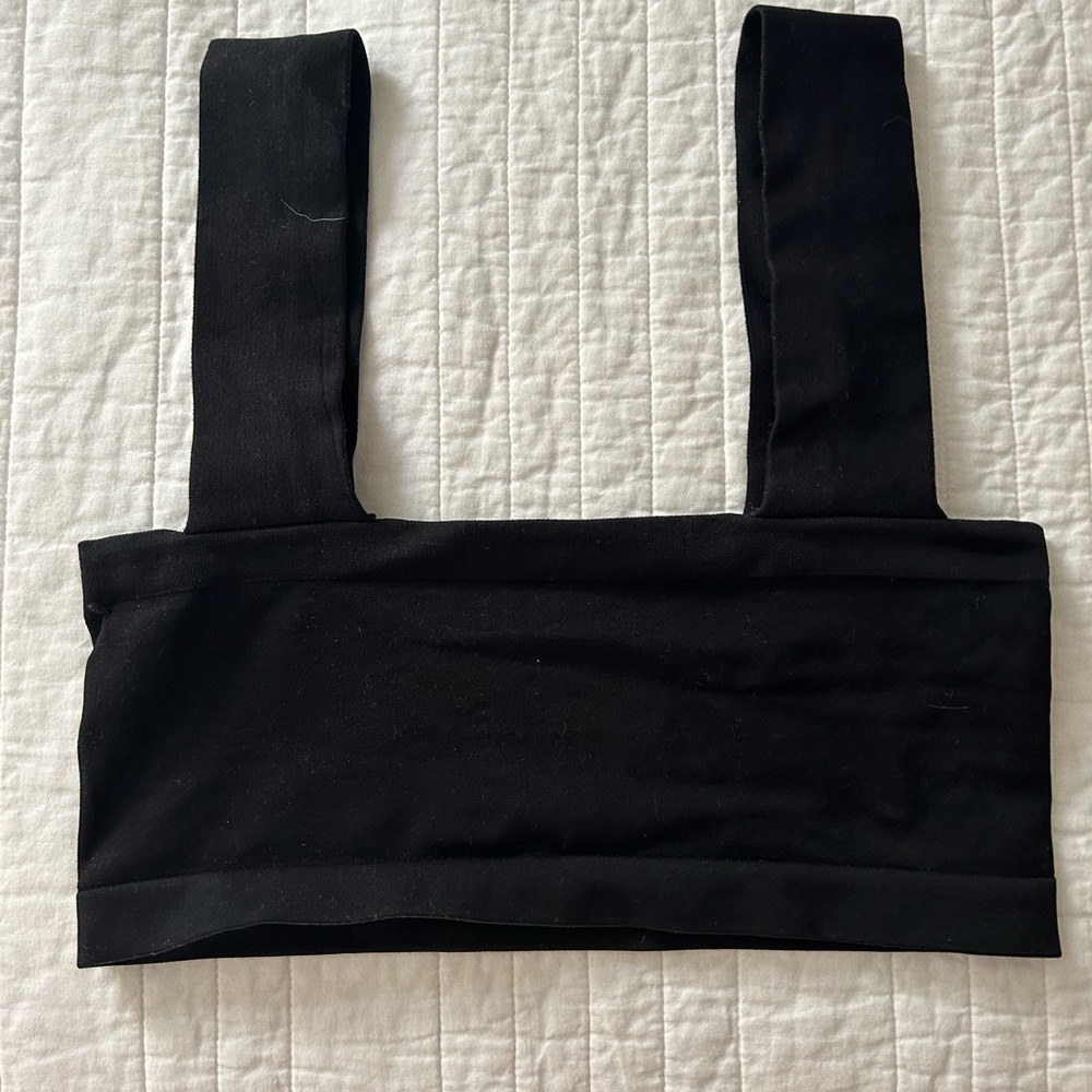 Black seamless free people bralette!! So comfy